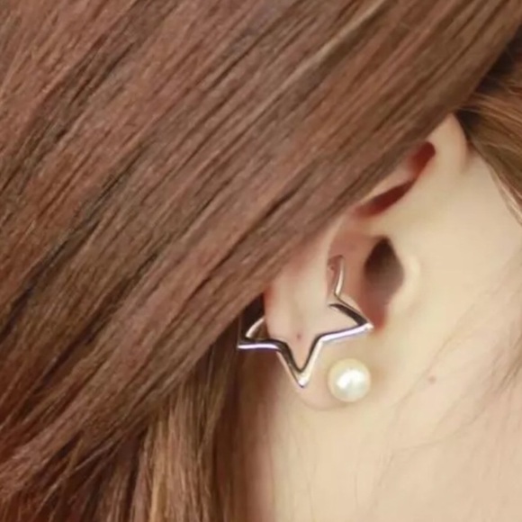 Jewelry - ⭐️ Sexy Star Ear Cuff- silver tone